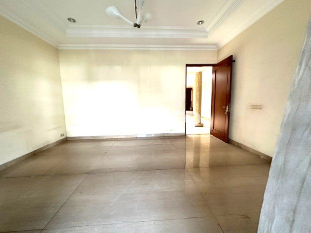 PROMO TERBATAS! Rumah Premium di Setiabudi, Bandung, LT 618m² Bangunan 484m² PROMO TERBATAS! Rumah Premium di Setiabudi, Bandung, LT 618m² Bangunan 484m²