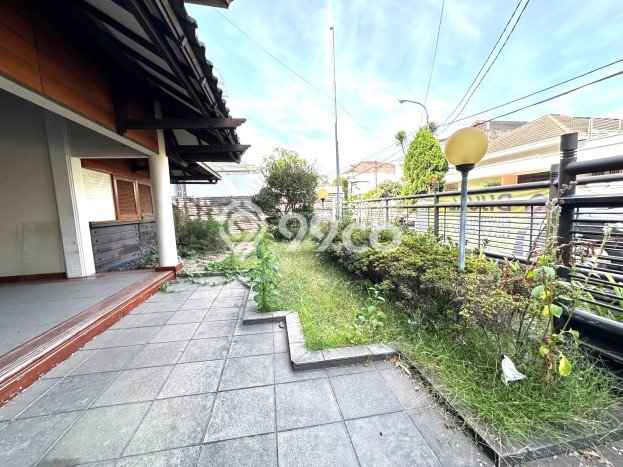 PROMO TERBATAS! Rumah Premium di Setiabudi, Bandung, LT 618m² Bangunan 484m² PROMO TERBATAS! Rumah Premium di Setiabudi, Bandung, LT 618m² Bangunan 484m²