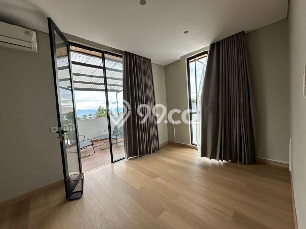 Rumah Nyaman dengan Luas Tanah 314m2m² dan Luas Bangunan 350m2m² di Area , Bandung Rumah Nyaman dengan Luas Tanah 314m2m² dan Luas Bangunan 350m2m² di Area , Bandung