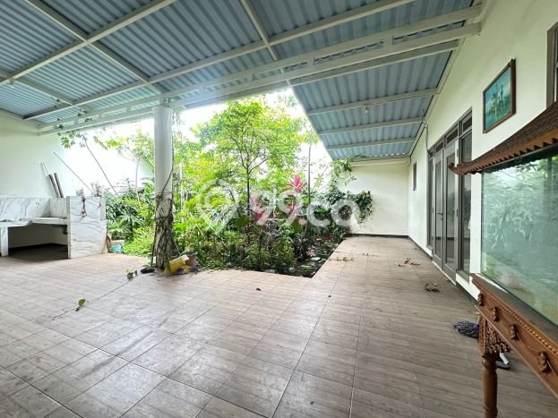 Rumah Mewah LB 350m2 Siap Huni Desain Elegan di Kota Baru Parahyangan, Bandung Rumah Mewah LB 350m2 Siap Huni Desain Elegan di Kota Baru Parahyangan, Bandung