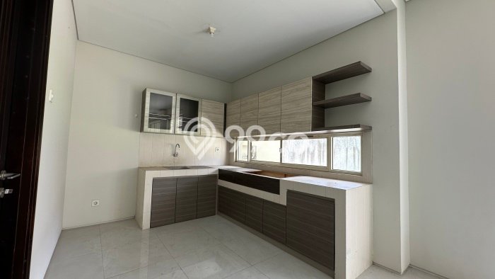 HARGA SPECIAL! Rumah Nyaman area , Bandung, Luas 360m2m² LB 265m2m² BISA KPR! HARGA SPECIAL! Rumah Nyaman area , Bandung, Luas 360m2m² LB 265m2m² BISA KPR!