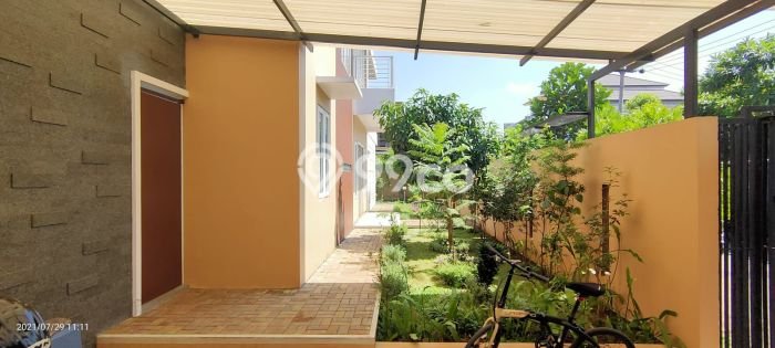 For Sale! Luxury House LT 405m2 Desain Elegan di Taman Holis Indah For Sale! Luxury House LT 405m2 Desain Elegan di Taman Holis Indah