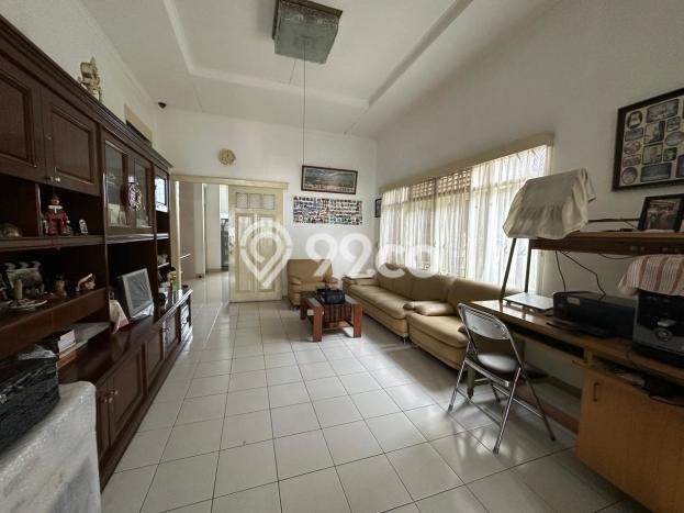 Ready to Use! Luxury House LT 390m2 Desain Elegan di Bandung Kota Ready to Use! Luxury House LT 390m2 Desain Elegan di Bandung Kota