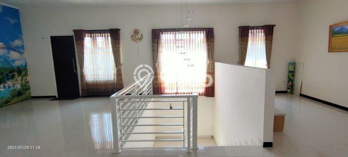 For Sale! Luxury House LT 405m2 Desain Elegan di Taman Holis Indah For Sale! Luxury House LT 405m2 Desain Elegan di Taman Holis Indah