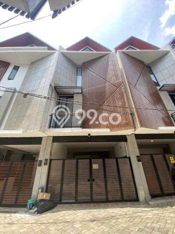 Rumah Strategis Merjosari, Malang, LT 83m2m² LB 249m2m² Rumah Strategis Merjosari, Malang, LT 83m2m² LB 249m2m²