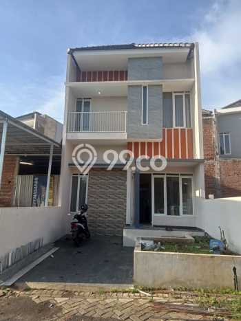 Rumah Luas Asri 3 KT Siap Huni di Batu Malang Rumah Luas Asri 3 KT Siap Huni di Batu Malang