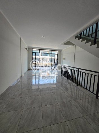 Ruko Disewa di Bekasi dengan LB 189m2 Area Komersial Ramai Ruko Disewa di Bekasi dengan LB 189m2 Area Komersial Ramai