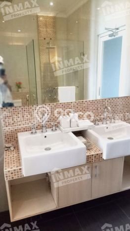 Dijual Cepat Rumah Favorit Siap Huni LB 150m2 di Rungkut, Surabaya Dijual Cepat Rumah Favorit Siap Huni LB 150m2 di Rungkut, Surabaya