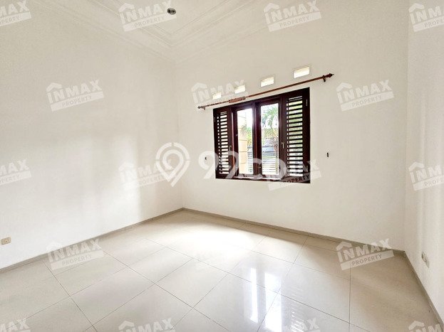 Rumah Asri area Dieng, 2 KM, Lingkungan Strategis, Luas 269m² LB 225m² Rumah Asri area Dieng, 2 KM, Lingkungan Strategis, Luas 269m² LB 225m²