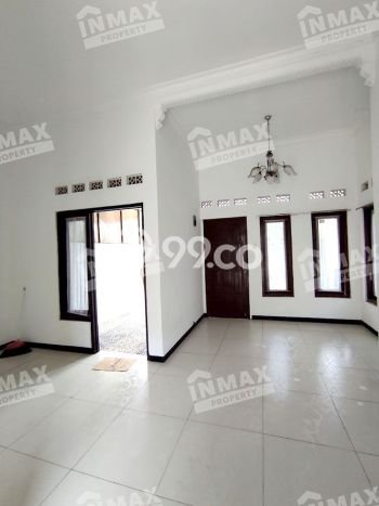 Rumah Asri di Malang Kota, 3 KM, Area Strategis, LT 123m² LB 180m² Rumah Asri di Malang Kota, 3 KM, Area Strategis, LT 123m² LB 180m²