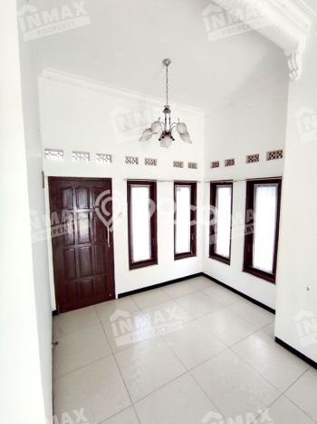Rumah Asri di Malang Kota, 3 KM, Area Strategis, LT 123m² LB 180m² Rumah Asri di Malang Kota, 3 KM, Area Strategis, LT 123m² LB 180m²