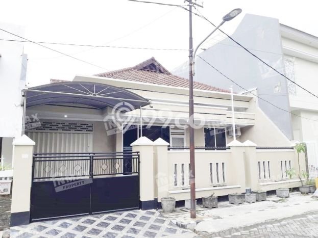 Rumah Bagus di Surabaya Kota, Surabaya, LT 240m² LB 180m² HARGA MENARIK! Rumah Bagus di Surabaya Kota, Surabaya, LT 240m² LB 180m² HARGA MENARIK!