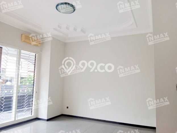 Rumah Bagus di Surabaya Kota, Surabaya, LT 240m² LB 180m² HARGA MENARIK! Rumah Bagus di Surabaya Kota, Surabaya, LT 240m² LB 180m² HARGA MENARIK!