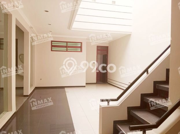 Rumah Bagus di Surabaya Kota, Surabaya, LT 240m² LB 180m² HARGA MENARIK! Rumah Bagus di Surabaya Kota, Surabaya, LT 240m² LB 180m² HARGA MENARIK!
