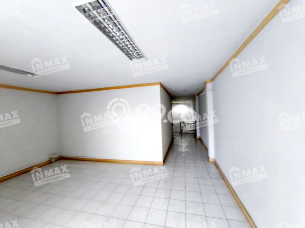 For Rent Ruko Strategis Kawasan Batu, Luas 240m2m², Jalan Strategis For Rent Ruko Strategis Kawasan Batu, Luas 240m2m², Jalan Strategis