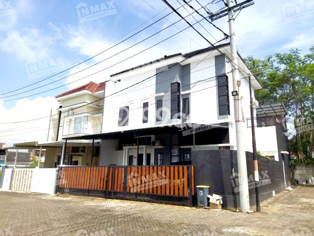 Rumah EXCLUSIVE di Karangploso, Malang, LT 211m2m² Bangunan 230m2m² KESEMPATAN TERBATAS! Rumah EXCLUSIVE di Karangploso, Malang, LT 211m2m² Bangunan 230m2m² KESEMPATAN TERBATAS!