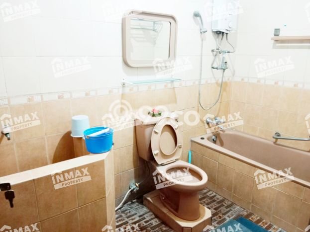 Rumah Elit LB 200m2 Siap Pakai Desain Elegan di Kendangsari, Surabaya Rumah Elit LB 200m2 Siap Pakai Desain Elegan di Kendangsari, Surabaya