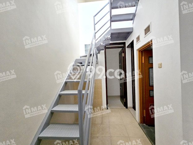 Rumah Asri area Dieng, 2 KM, Lingkungan Strategis, Luas 269m² LB 225m² Rumah Asri area Dieng, 2 KM, Lingkungan Strategis, Luas 269m² LB 225m²