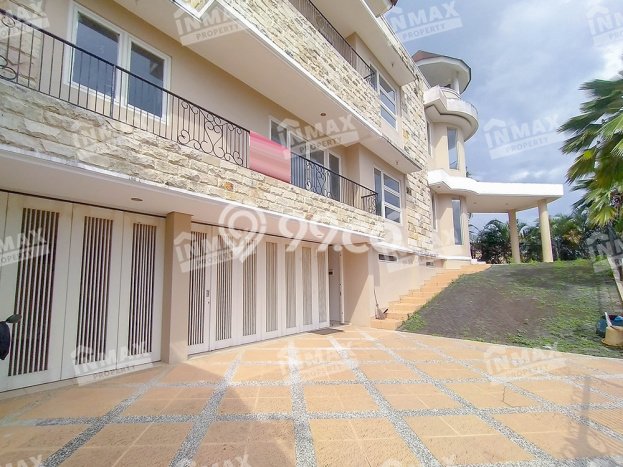 Rumah Luxury Modern Siap Huni di Villa Puncak Tidar Malang Rumah Luxury Modern Siap Huni di Villa Puncak Tidar Malang