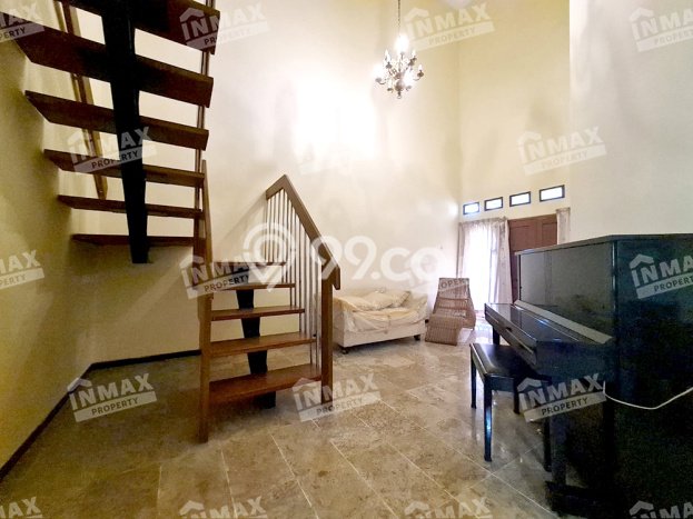 HARGA TERBAIK! Rumah di Lowokwaru, 4 KT, Lingkungan Sejuk, LT 490m² Bangunan 300m² HARGA TERBAIK! Rumah di Lowokwaru, 4 KT, Lingkungan Sejuk, LT 490m² Bangunan 300m²