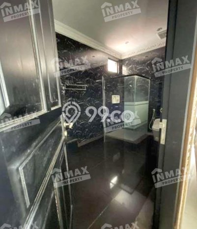 Rumah Mewah LB 250m2 Siap Huni Desain Elegan di Surabaya Kota, Surabaya Rumah Mewah LB 250m2 Siap Huni Desain Elegan di Surabaya Kota, Surabaya