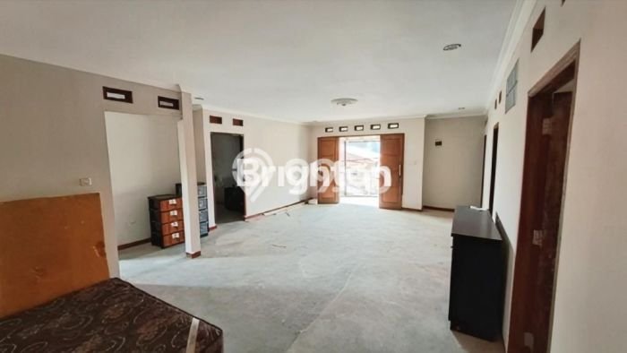 Rumah Elit Modern Tanpa Renovasi di Jatiwaringin Jakarta Timur Rumah Elit Modern Tanpa Renovasi di Jatiwaringin Jakarta Timur