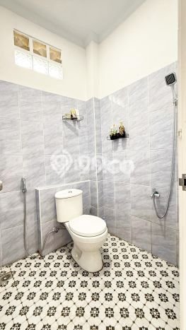 For Sale Rumah 5 Kamar Lokasi Ideal Nyaman dan Strategis di Ciracas For Sale Rumah 5 Kamar Lokasi Ideal Nyaman dan Strategis di Ciracas