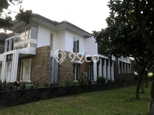 Ready to Use! Premium House LT 368m2 Desain Elegan di Surabaya Kota Ready to Use! Premium House LT 368m2 Desain Elegan di Surabaya Kota