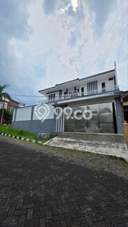 Hunian Mewah LB 350m2 Siap Pakai Desain Elegan di Dieng, Malang Hunian Mewah LB 350m2 Siap Pakai Desain Elegan di Dieng, Malang