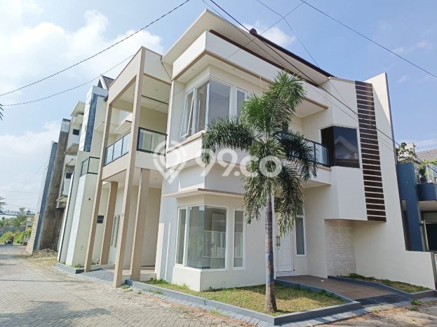 For Sale Rumah 4 Kamar Lokasi Strategis Nyaman dan Strategis di Lowokwaru For Sale Rumah 4 Kamar Lokasi Strategis Nyaman dan Strategis di Lowokwaru