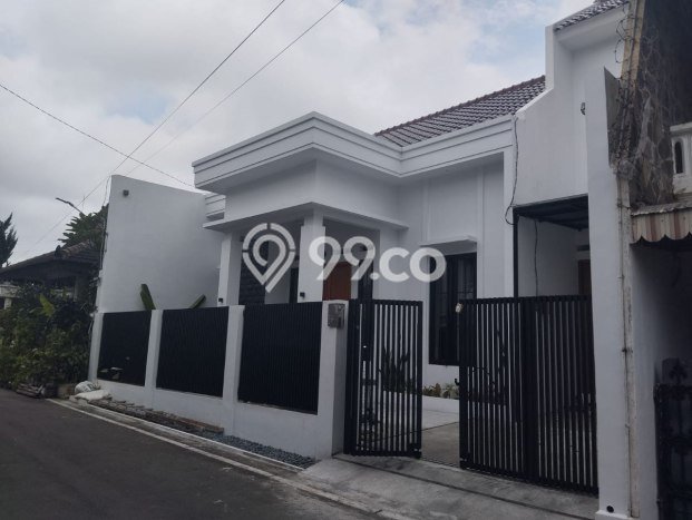Rumah Modern Cantik 4 Kamar Siap Huni di Blimbing Rumah Modern Cantik 4 Kamar Siap Huni di Blimbing