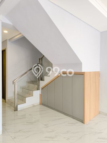 Dijual Rumah Mewah Elegan Dengan View Eksklusif di Bintaro, Tangerang Selatan Dijual Rumah Mewah Elegan Dengan View Eksklusif di Bintaro, Tangerang Selatan