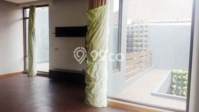 Rumah Luxury Modern Tanpa Renovasi di Pesanggrahan Tangerang Rumah Luxury Modern Tanpa Renovasi di Pesanggrahan Tangerang