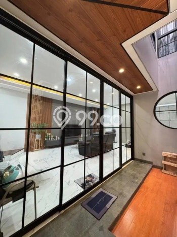 Dijual Rumah 4 Kamar Lokasi Ideal Nyaman dan Strategis di Karawaci Dijual Rumah 4 Kamar Lokasi Ideal Nyaman dan Strategis di Karawaci