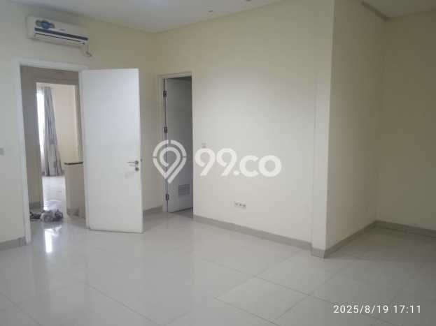 Jual Rumah Luas Elegan Dengan View Cantik di Green Lake City, Jakarta Barat Jual Rumah Luas Elegan Dengan View Cantik di Green Lake City, Jakarta Barat