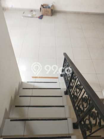 Rumah Disewakan Jakarta Barat LT 250m2 LB 239m2 Area Green Lake City Rumah Disewakan Jakarta Barat LT 250m2 LB 239m2 Area Green Lake City