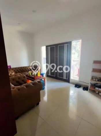 Disewakan! Rumah 3 Kamar Tidur &
3 Kamar Mandi di Puri Mansion, Jakarta Barat Disewakan! Rumah 3 Kamar Tidur &
3 Kamar Mandi di Puri Mansion, Jakarta Barat