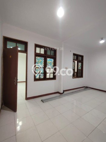 Rumah Premium kawasan Pulo Gadung, 5 KT, Lingkungan Tenang, LT 160m2m² LB 240m2m² Rumah Premium kawasan Pulo Gadung, 5 KT, Lingkungan Tenang, LT 160m2m² LB 240m2m²
