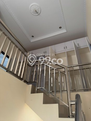 For Sale Rumah 4 Kamar Lokasi Ideal Bagus dan Strategis di Ciputat For Sale Rumah 4 Kamar Lokasi Ideal Bagus dan Strategis di Ciputat