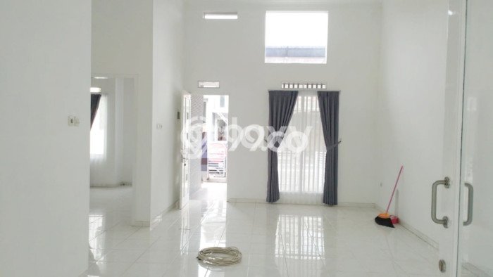 Rumah Terawat 2 KT 2 KM di Kawasan Bisnis , Malang Rumah Terawat 2 KT 2 KM di Kawasan Bisnis , Malang