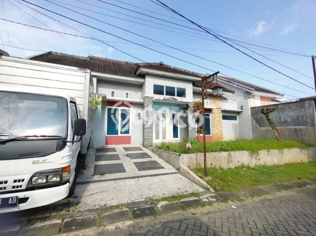 Rumah Modern Cantik 3 Kamar Siap Huni di Lowokwaru Rumah Modern Cantik 3 Kamar Siap Huni di Lowokwaru