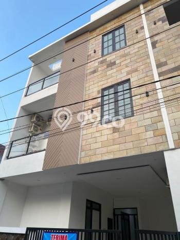 Rumah Akses Mudah area Lowokwaru, Malang, LT 131m2m² Bangunan 450m2m² Rumah Akses Mudah area Lowokwaru, Malang, LT 131m2m² Bangunan 450m2m²