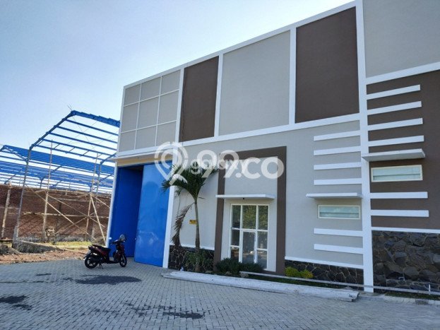 Gudang Strategis Kawasan Singosari, Luas 335m2m², Jalan Utama, Tingkat Keramaian Tinggi Gudang Strategis Kawasan Singosari, Luas 335m2m², Jalan Utama, Tingkat Keramaian Tinggi