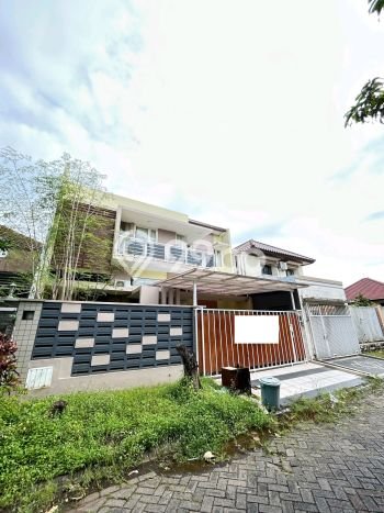 Jarang Ada! Rumah Kontrakan 6 Kamar Bagus Siap Huni Araya Jarang Ada! Rumah Kontrakan 6 Kamar Bagus Siap Huni Araya