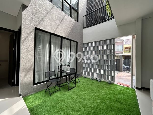 Rumah Mewah LB 242m2 Siap Pakai Desain Elegan di Araya, Malang Rumah Mewah LB 242m2 Siap Pakai Desain Elegan di Araya, Malang