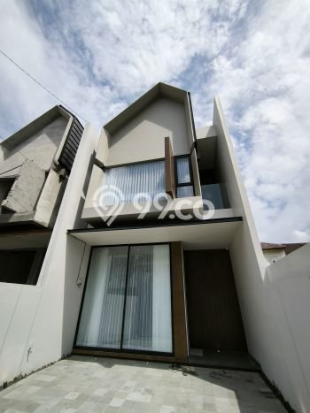 Hunian Elit LB 200m2 Siap Huni Desain Elegan di Dharma Husada, Surabaya Hunian Elit LB 200m2 Siap Huni Desain Elegan di Dharma Husada, Surabaya