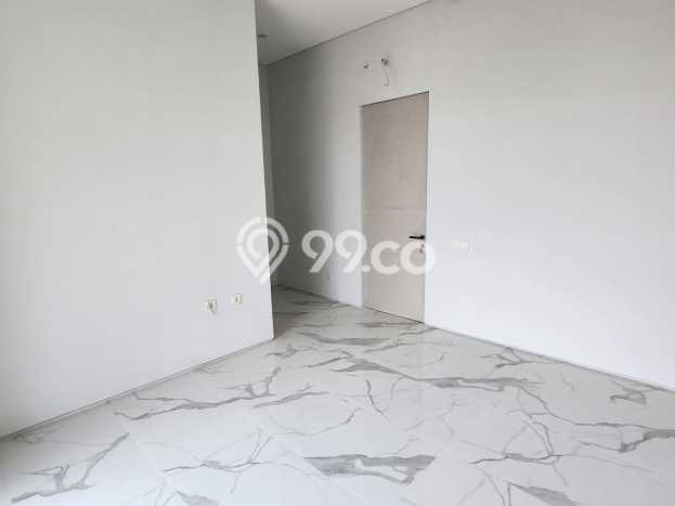 For Sale Rumah 5 Kamar Lokasi Strategis Nyaman dan Strategis di Rungkut For Sale Rumah 5 Kamar Lokasi Strategis Nyaman dan Strategis di Rungkut