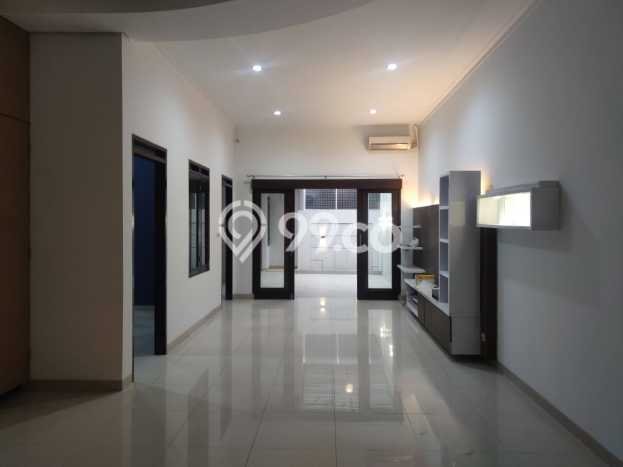 Rumah Mewah Siap Huni LT 195m2 di Batununggal, Bandung Rumah Mewah Siap Huni LT 195m2 di Batununggal, Bandung