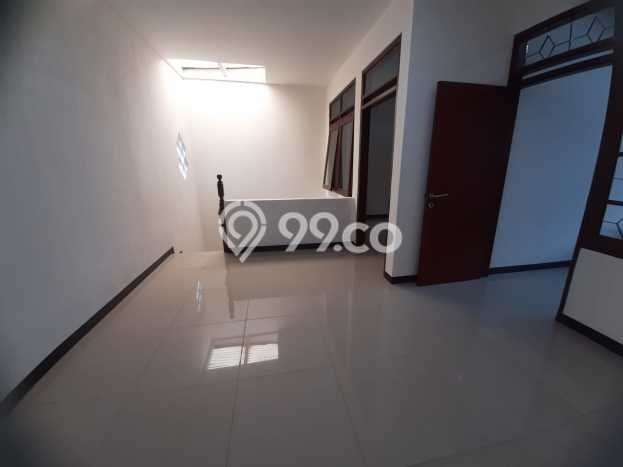 Dijual Hunian Rumah Terawat 4 Kamar di Taman Kopo Indah, Bandung Dijual Hunian Rumah Terawat 4 Kamar di Taman Kopo Indah, Bandung