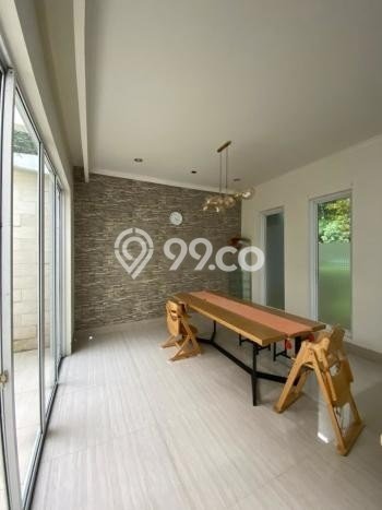Disewakan! Rumah 5 Kamar Tidur &
2 Kamar Mandi di BSD, Tangerang Disewakan! Rumah 5 Kamar Tidur &
2 Kamar Mandi di BSD, Tangerang